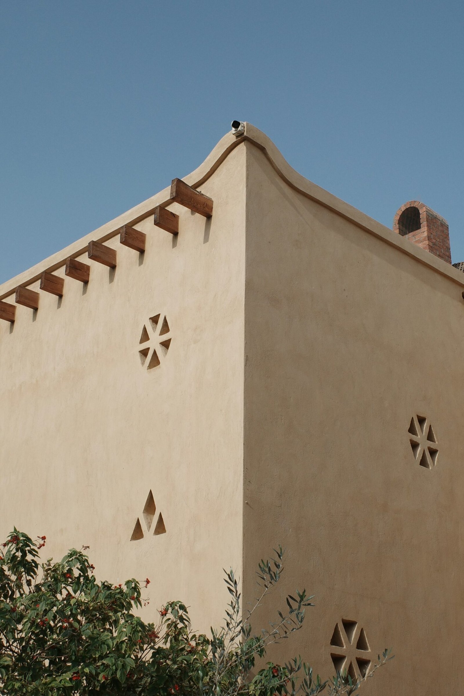 Sand-toned Gulf-style building with decorative windows in Al Rayyan, Qatar